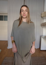 Load image into Gallery viewer, Přehoz trojúhelník