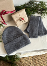 Load image into Gallery viewer, Vánoční set: čepice + rukavice alpaka