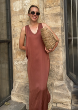 Load image into Gallery viewer, Šaty Athény - cihlová