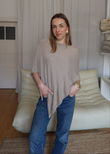 Load image into Gallery viewer, Přehoz trojúhelník