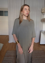 Load image into Gallery viewer, Přehoz trojúhelník