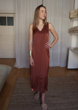 Load image into Gallery viewer, Šaty Athény - cihlová