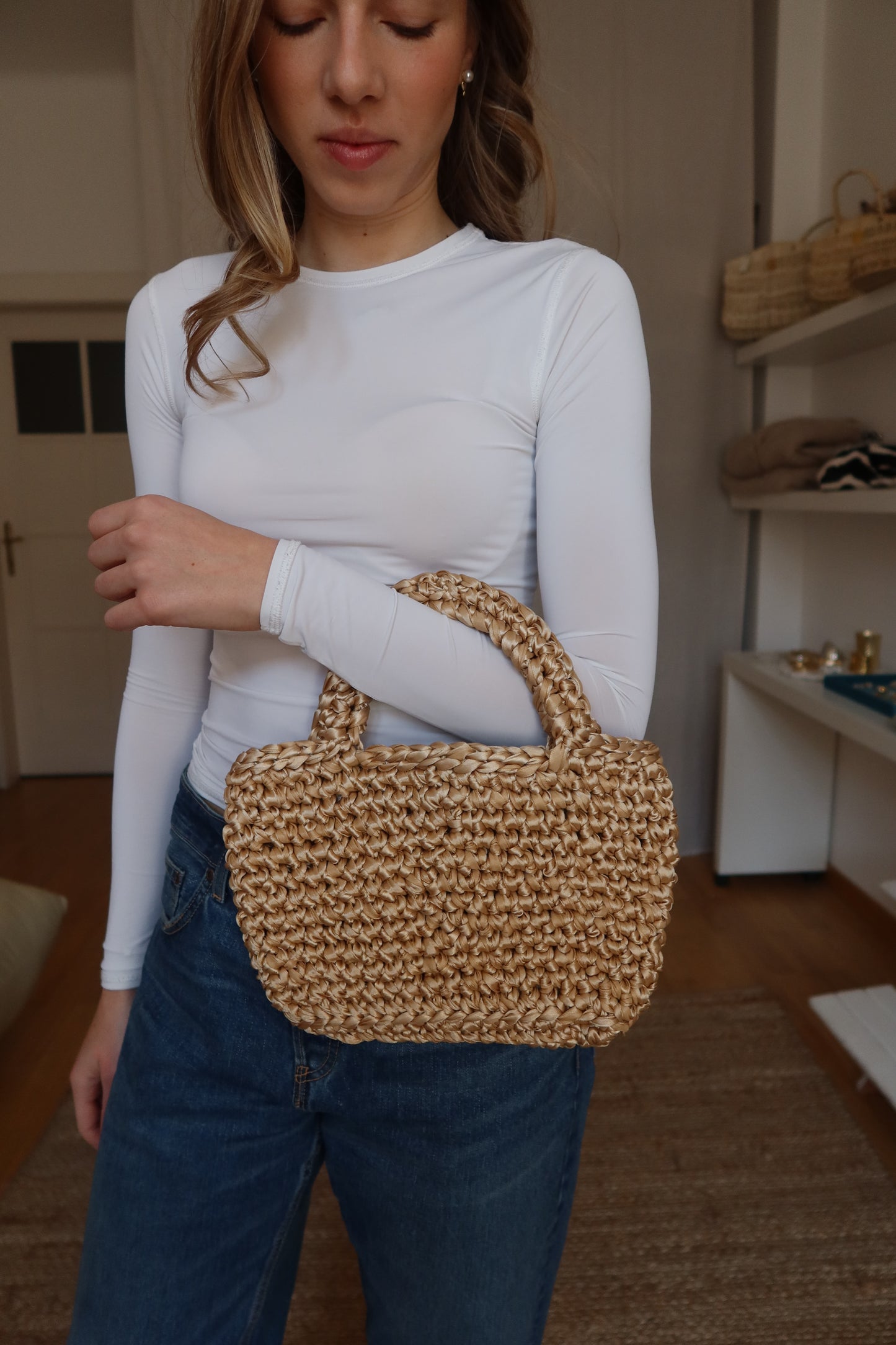 Crochet košík - zlatý