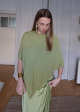 Load image into Gallery viewer, Přehoz trojúhelník