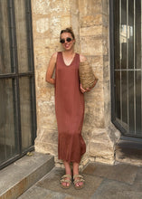 Load image into Gallery viewer, Šaty Athény - cihlová