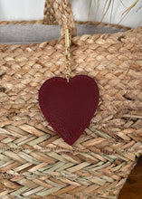 Load image into Gallery viewer, Klíčenka AMOUR - bordó
