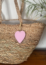 Load image into Gallery viewer, Klíčenka AMOUR - baby růžová
