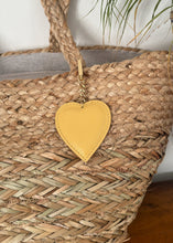 Load image into Gallery viewer, Klíčenka AMOUR - žlutá
