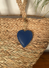 Load image into Gallery viewer, Klíčenka AMOUR - navy modrá
