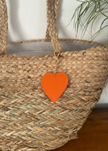 Load image into Gallery viewer, Klíčenka AMOUR - pomeranč
