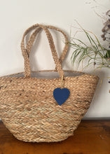 Load image into Gallery viewer, Klíčenka AMOUR - navy modrá
