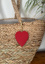 Load image into Gallery viewer, Klíčenka AMOUR - pravá červená
