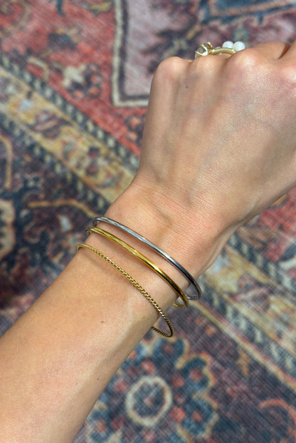 Náramek Bangle