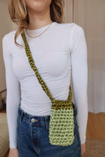 Load image into Gallery viewer, Crochet phone case - sv. zelený/olivový
