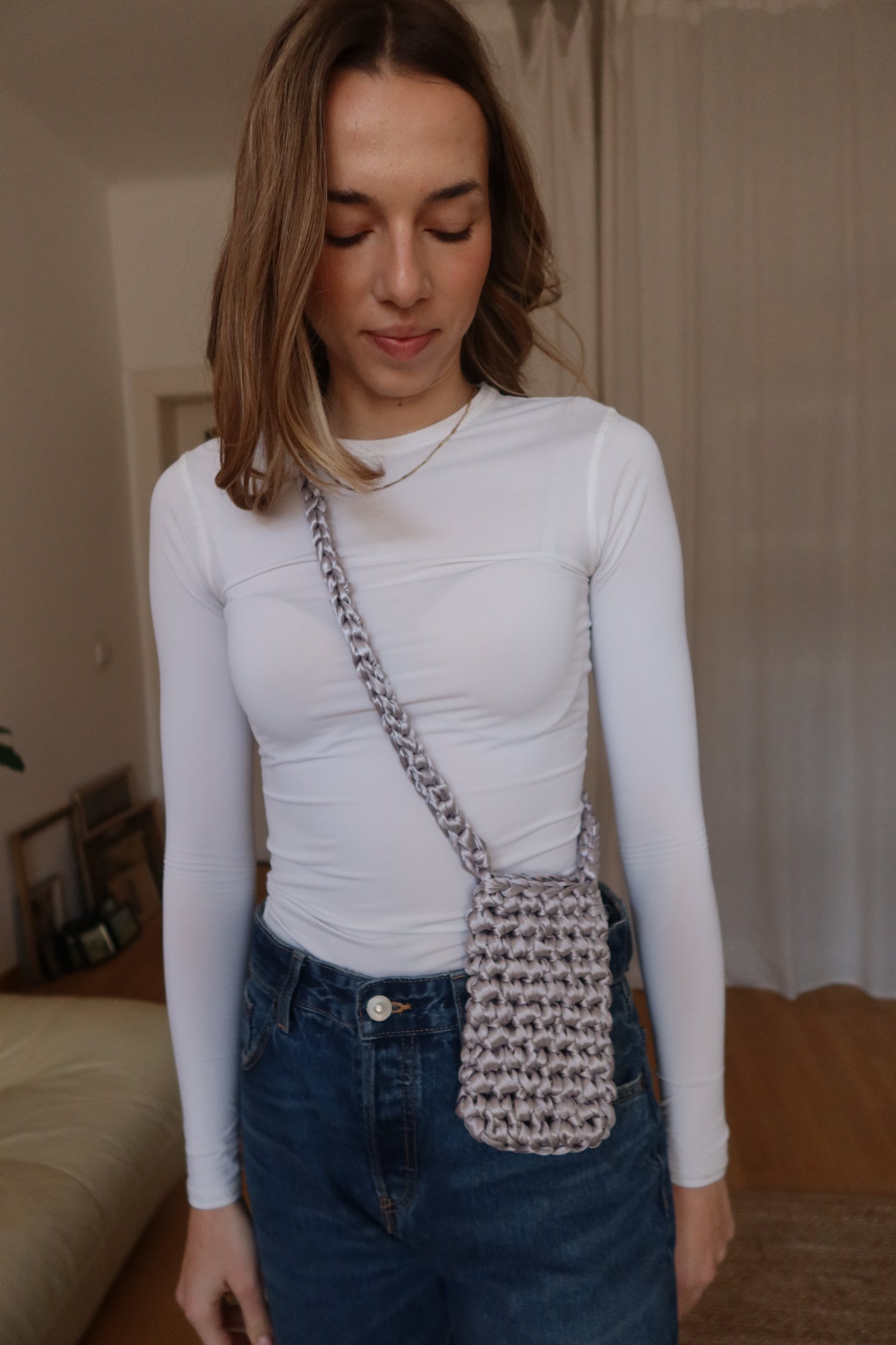 Crochet phone case - stříbrný