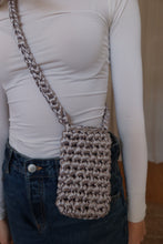 Load image into Gallery viewer, Crochet phone case - stříbrný
