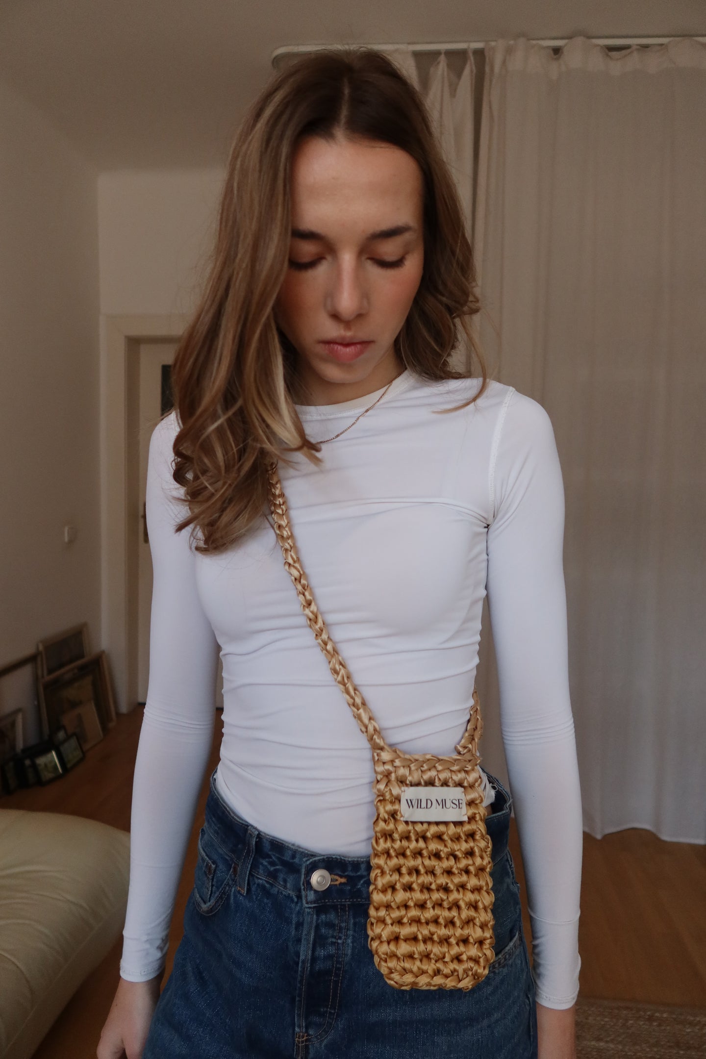 Crochet phone case - zlatý