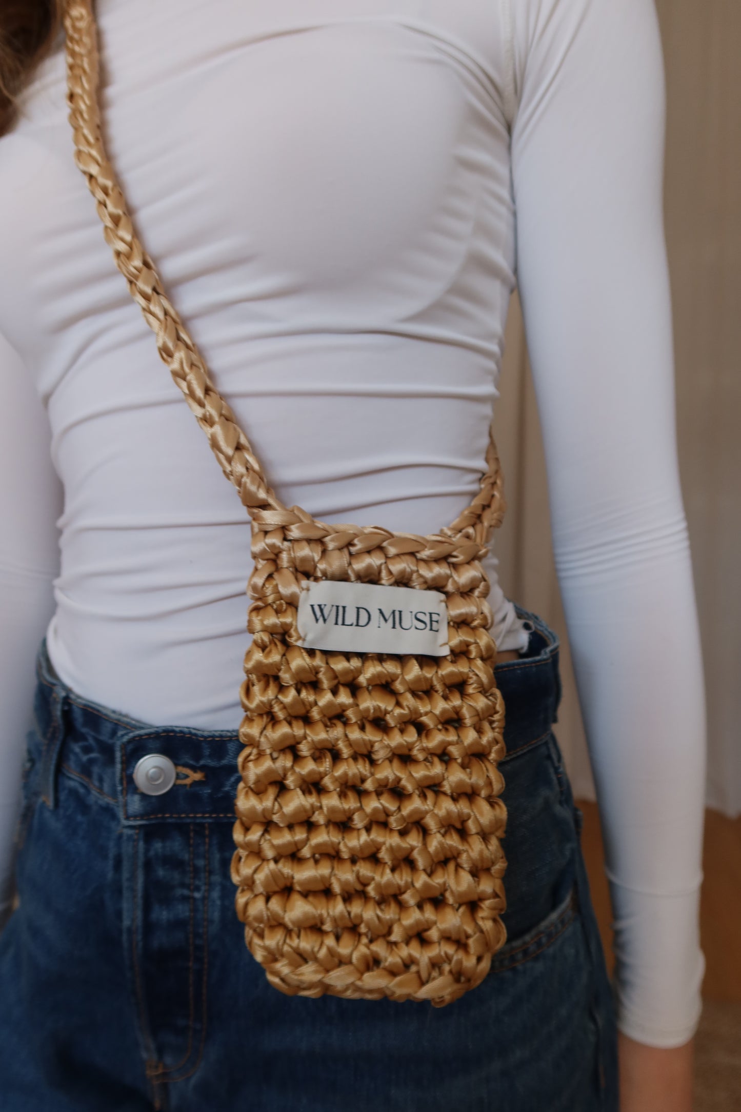 Crochet phone case - zlatý