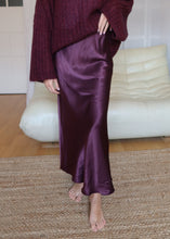 Load image into Gallery viewer, Viskózová sukně / podzimná švestka
