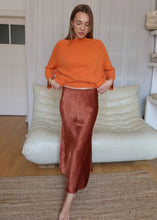 Load image into Gallery viewer, Viskózová sukně / podzimní dýně
