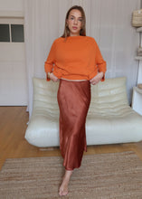 Load image into Gallery viewer, Viskózová sukně / podzimní dýně
