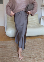 Load image into Gallery viewer, Sukně / podzimní mocca
