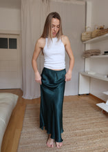 Load image into Gallery viewer, Viskózová sukně / Emerald
