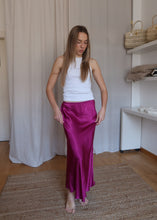 Load image into Gallery viewer, Viskózová sukně / Fuchsia
